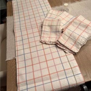 Like New Spring/Easter Plaid Table Runner and Napkin Set
